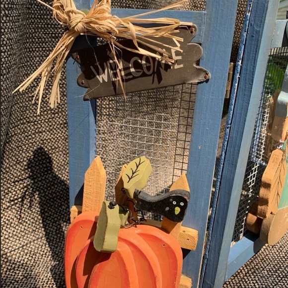 Fall Scarecrow Tabletop Screen - Picture 5 of 8